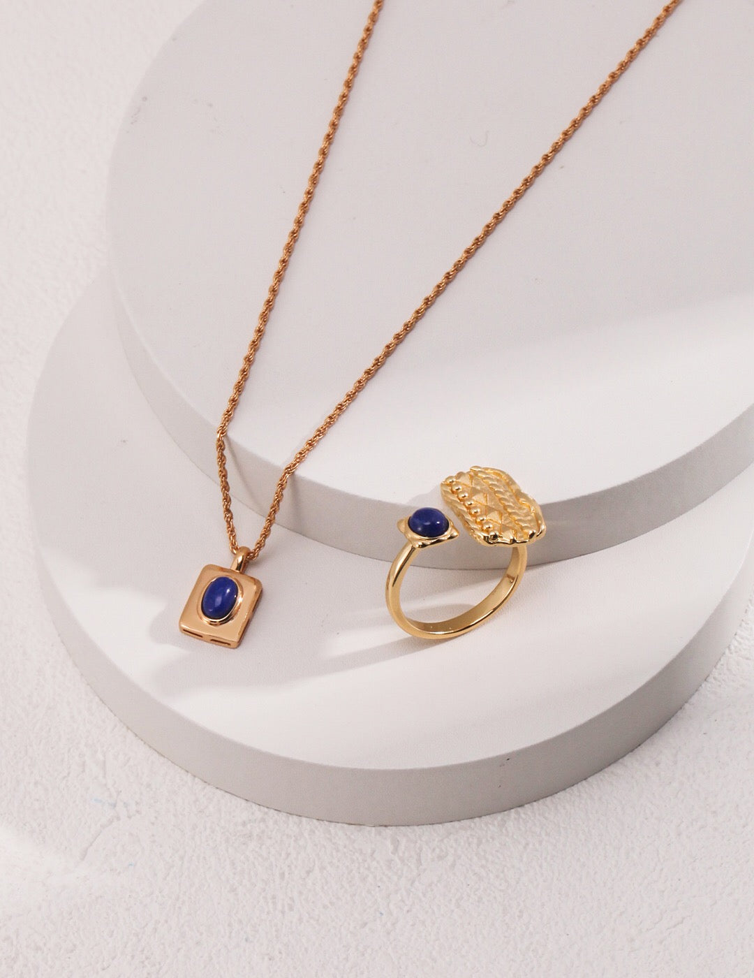 Halskette mit Lapislazuli-Anhänger im Vintage-Stil