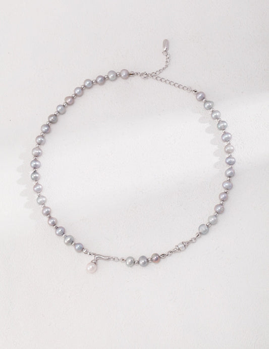 Elegante graue Perlenkette