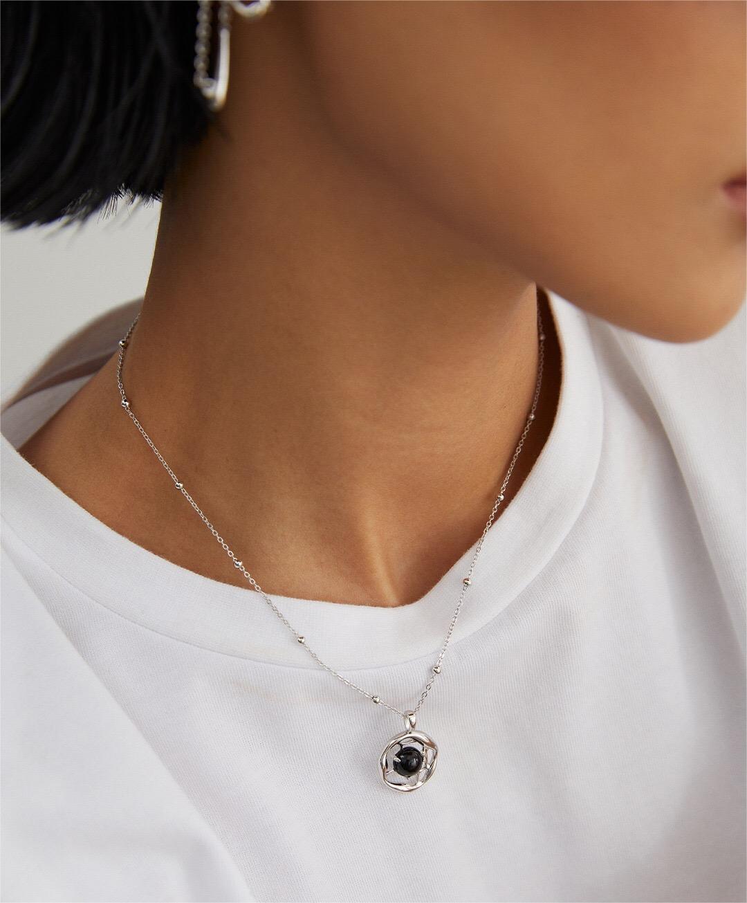 Halskette mit schwarzem Onyx-Anhänger