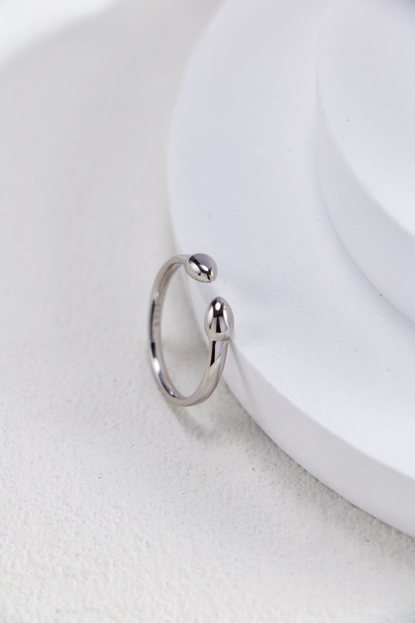Bague ouverte empilable minimaliste Fiji Bud