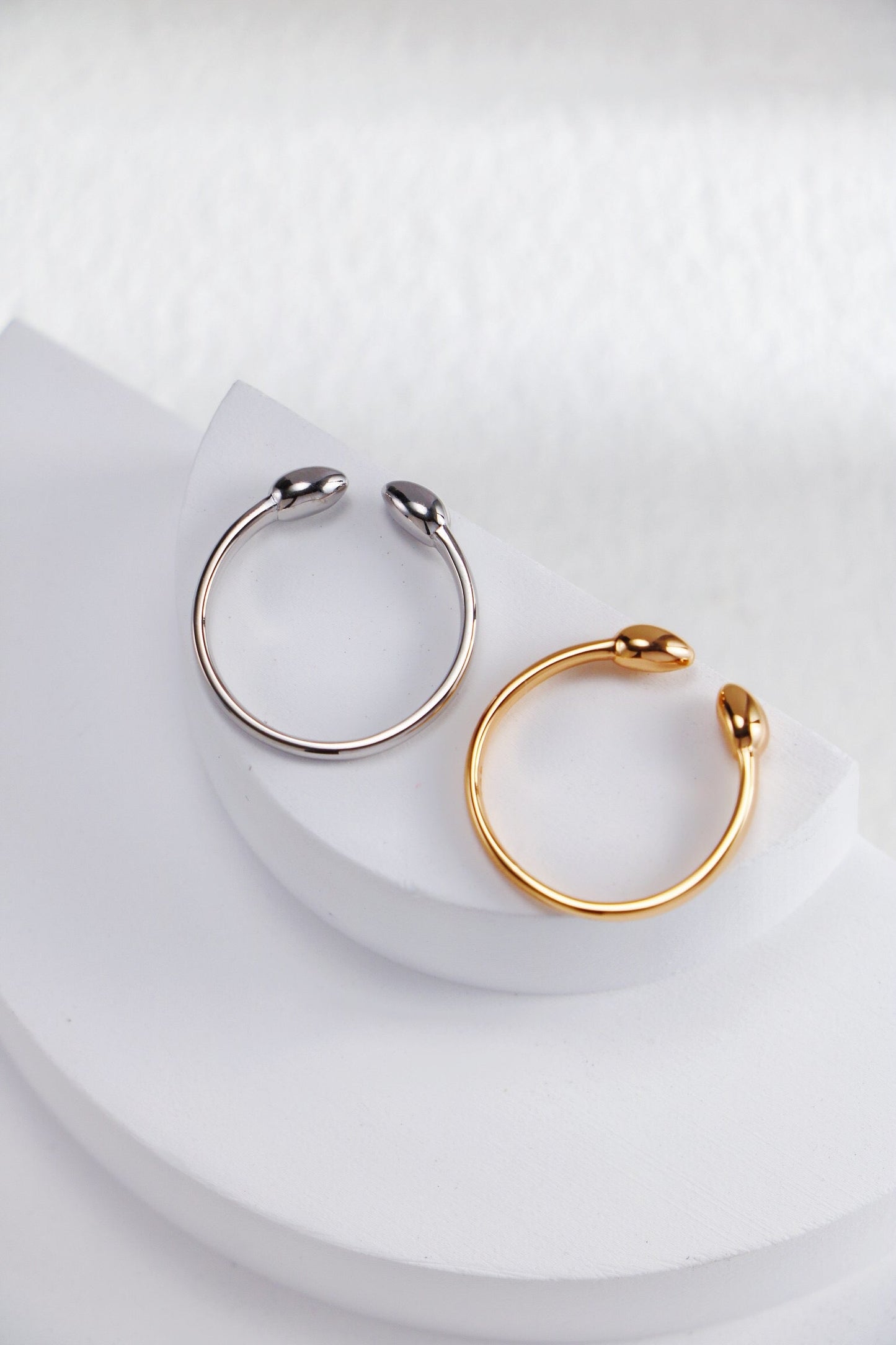 Bague ouverte empilable minimaliste Fiji Bud