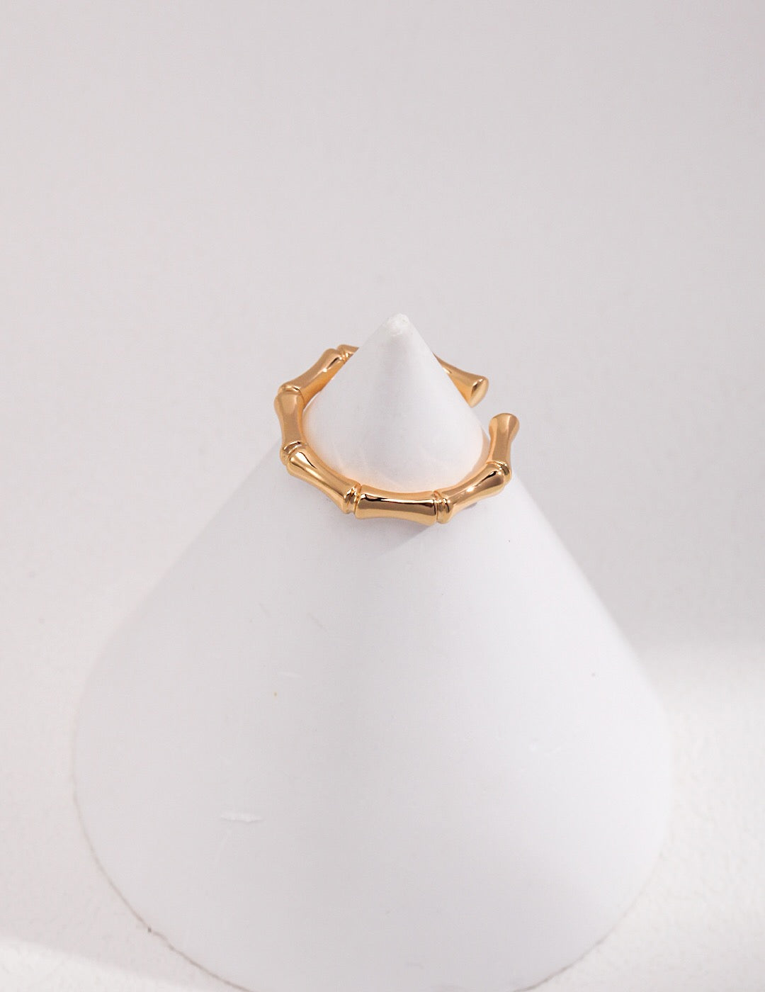 Ring mit Bambusknoten-Design