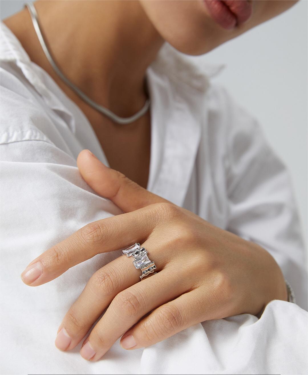 Unregelmäßiger rechteckiger Zirkonring