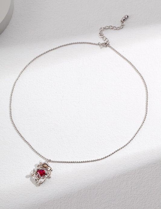 Halskette mit rosa Zirkonia im Schmelzflüssigkeitsdesign