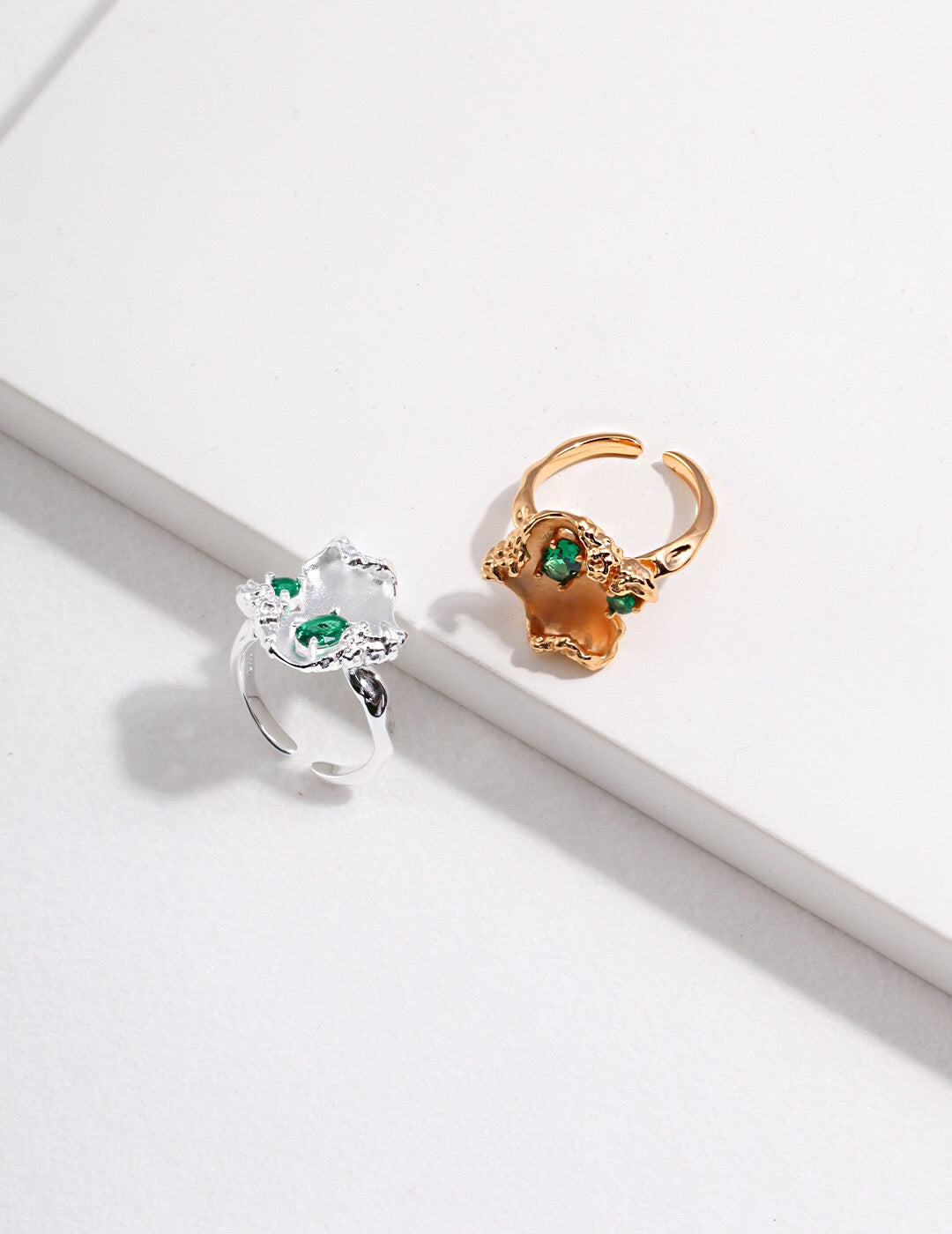 Bague en zircon vert à motif de vague