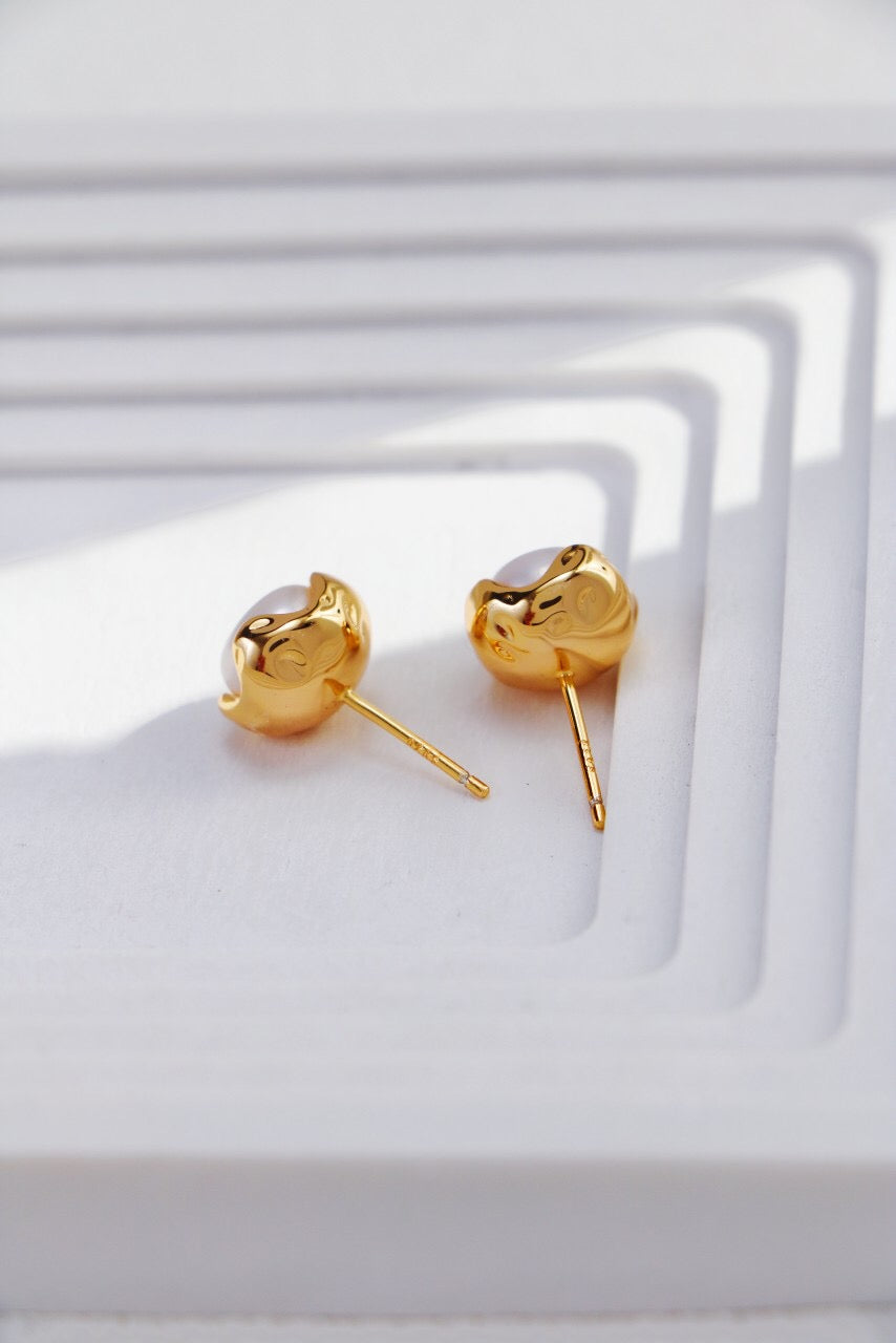 Minimalistische Perlenohrstecker