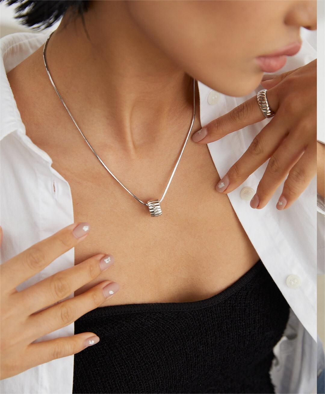 Halskette mit Zylinderlinie aus Sterlingsilber