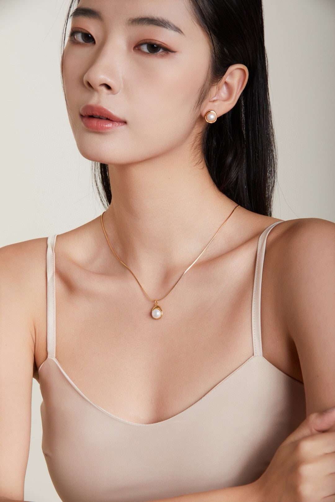 Elegante Halskette mit Perlenanhänger