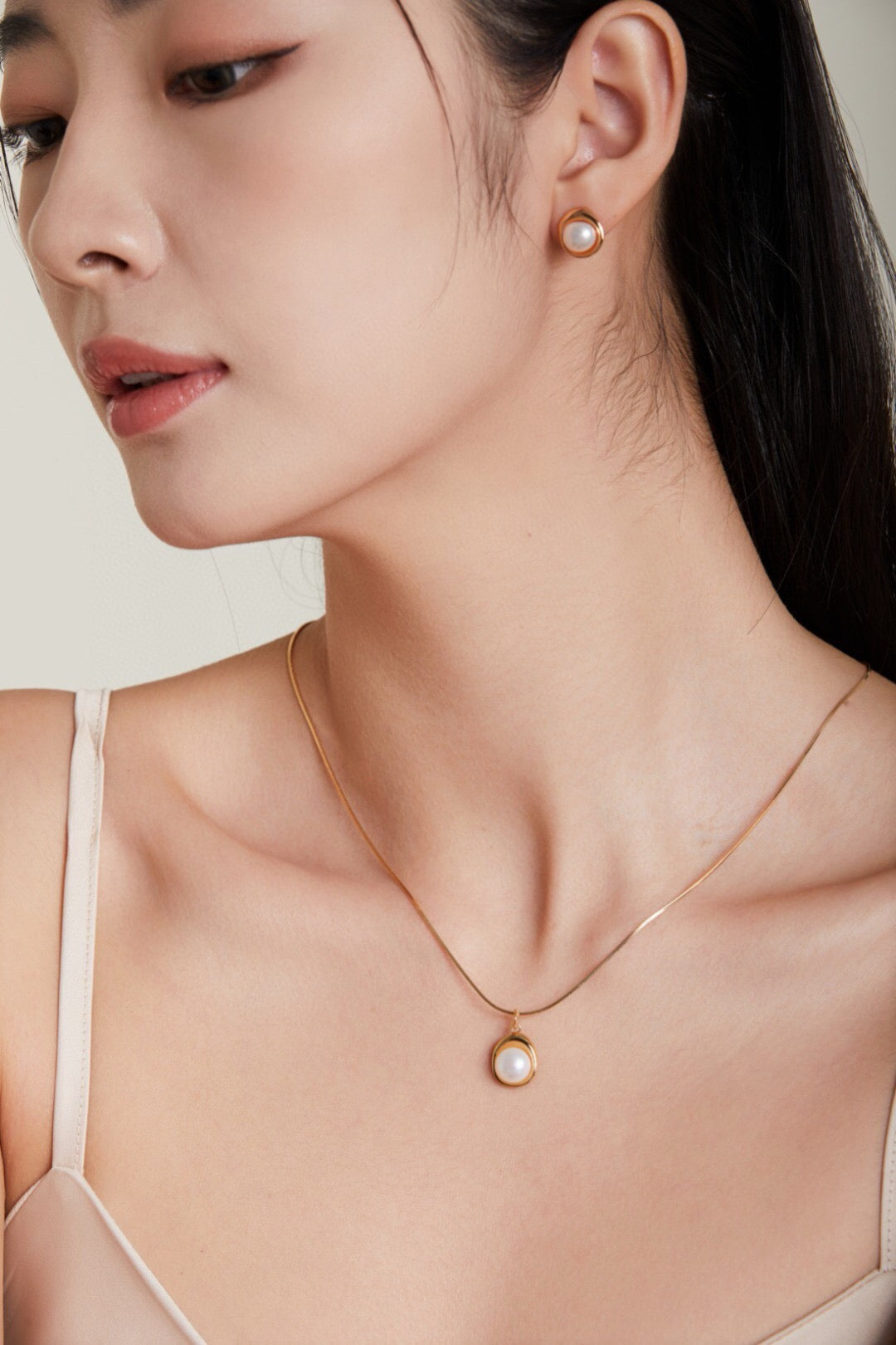 Elegante Halskette mit Perlenanhänger