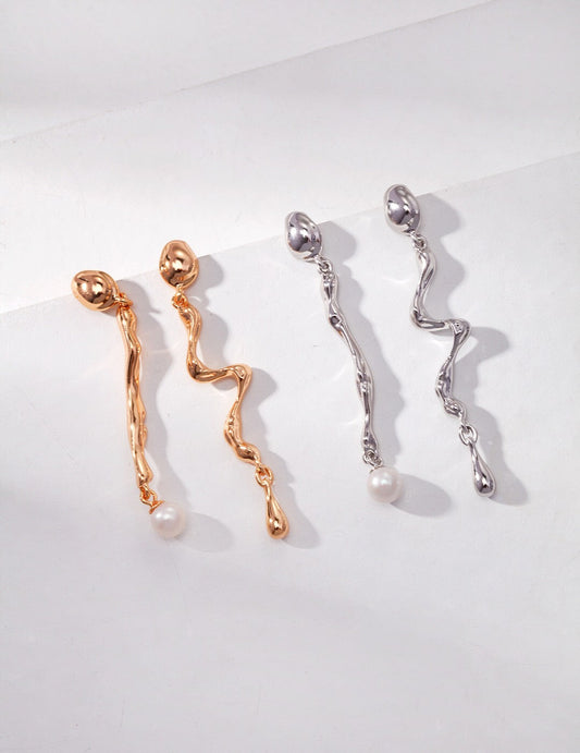 Boucles d'oreilles asymétriques en perles longues et ondulées