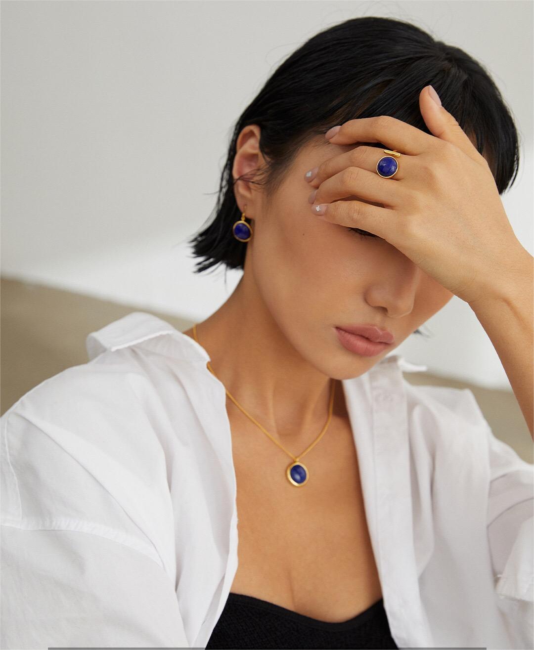 Bague ouverte minimaliste en lapis-lazuli bleu