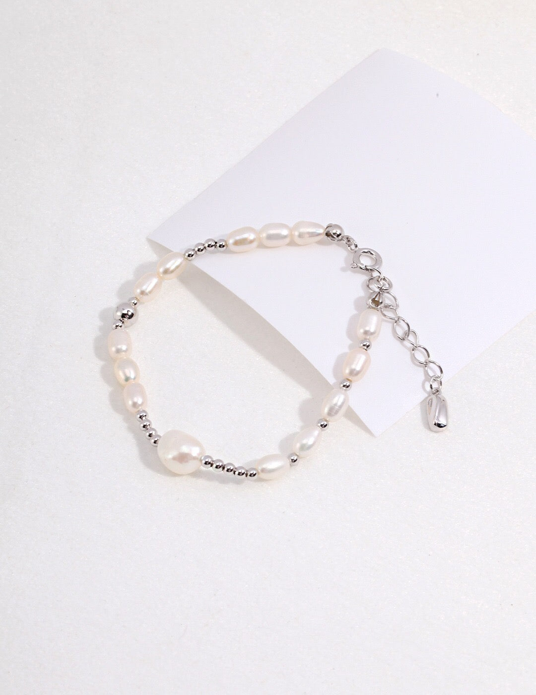Classic Elegant Pearl Bracelet