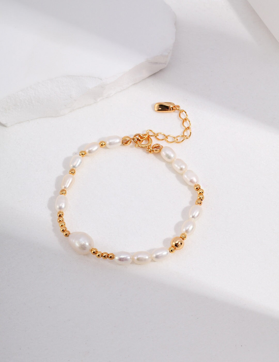 Classic Elegant Pearl Bracelet