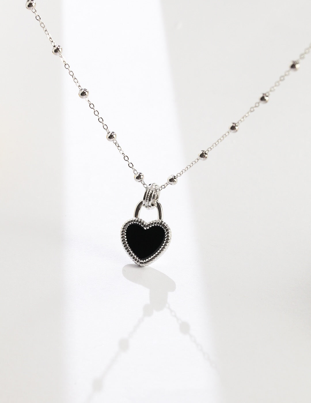 Halskette mit Anhänger „Hauch der Liebe“