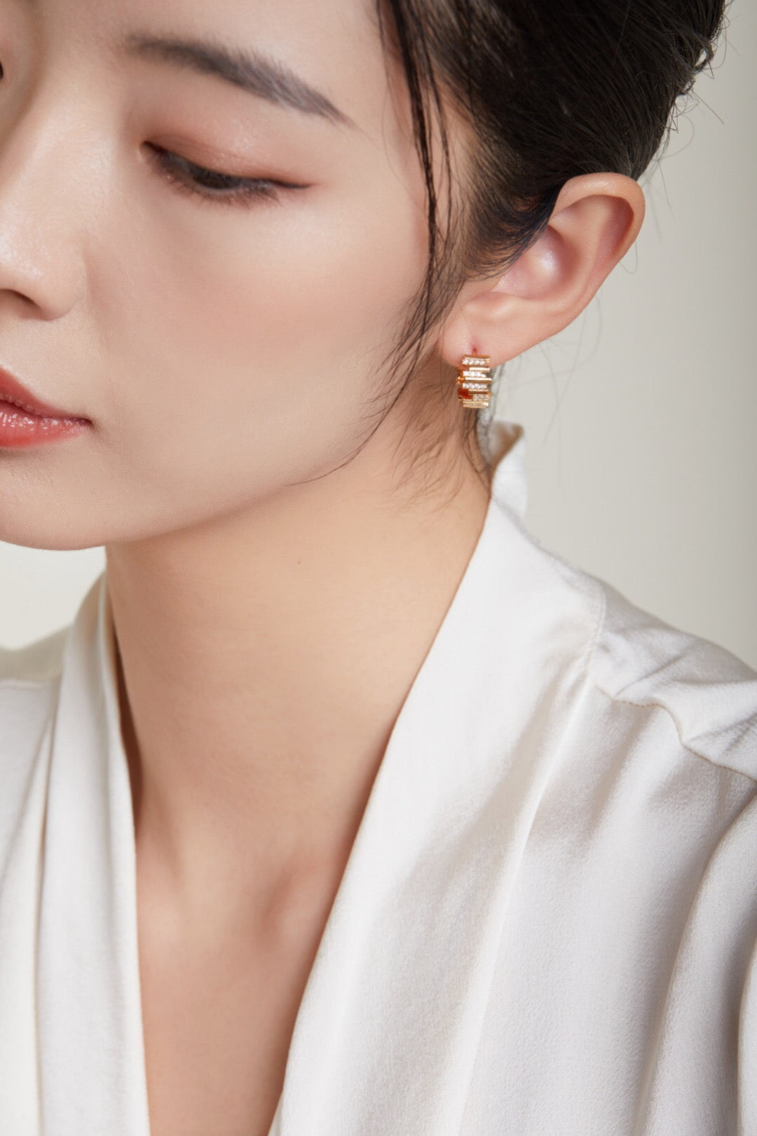 Boucles d'oreilles créoles en zircon ondulé