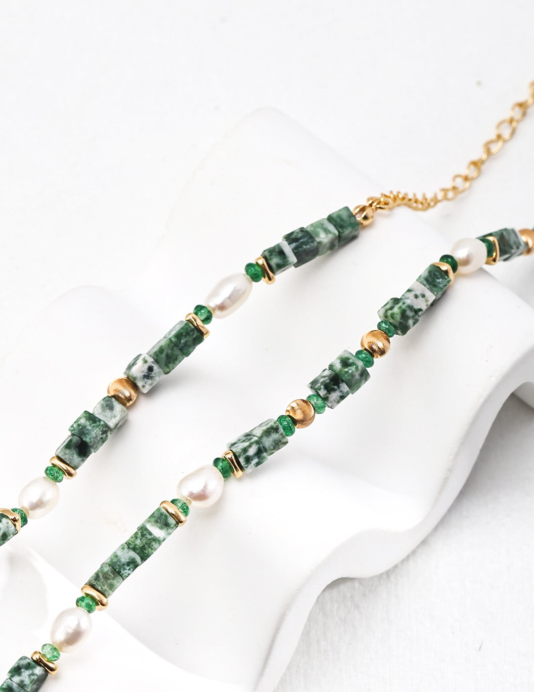 Halskette mit Jadeperlen von Qinghai Cui