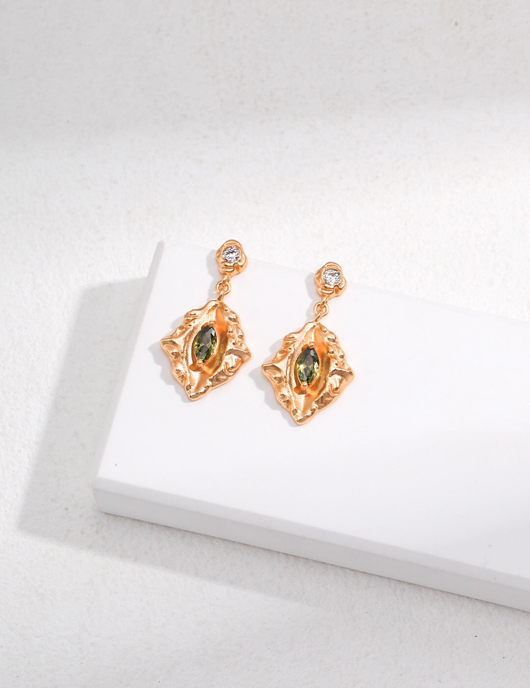 Boucles d'oreilles en zircon vert de style vintage