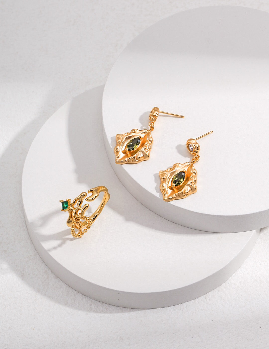 Boucles d'oreilles en zircon vert de style vintage