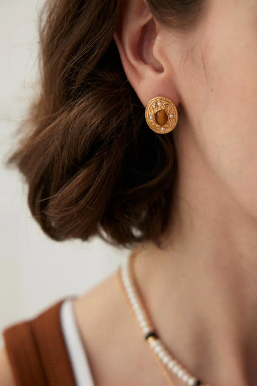 Boucles d'oreilles à tige en œil de tigre de style courtois vintage