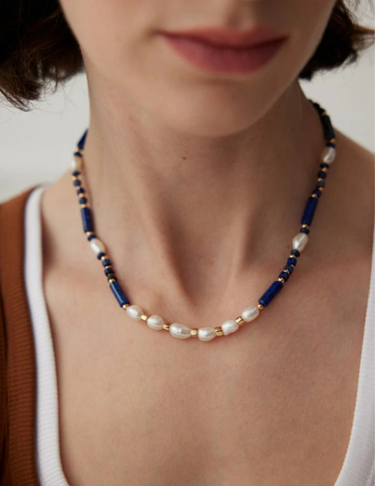 Collier délicat en perles de lapis-lazuli