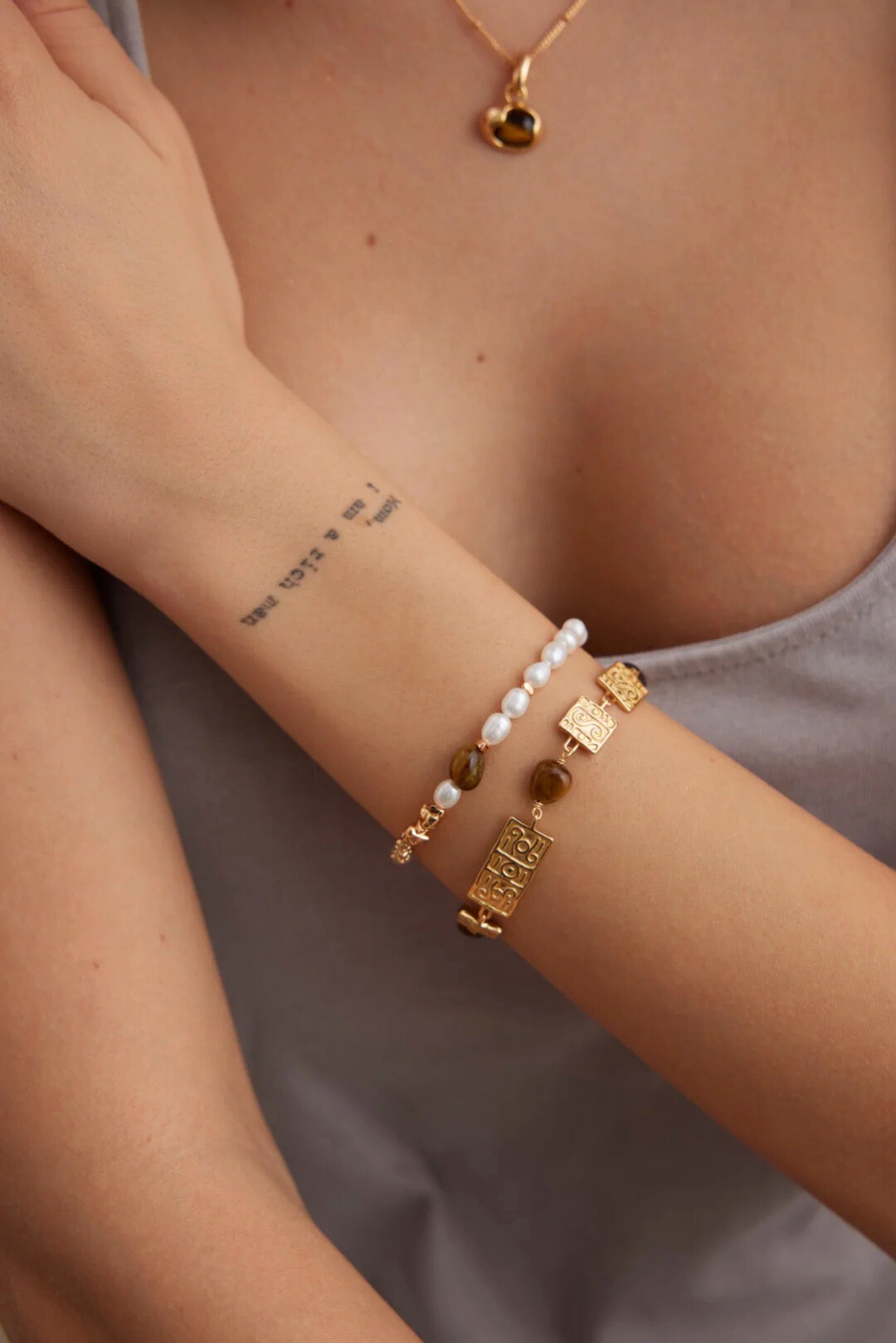 Verstellbares Armband aus Tigerauge-Stein