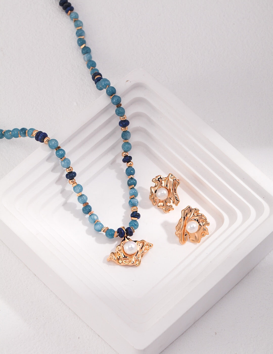 Blaue Lapislazuli-Perlen mit Halskette