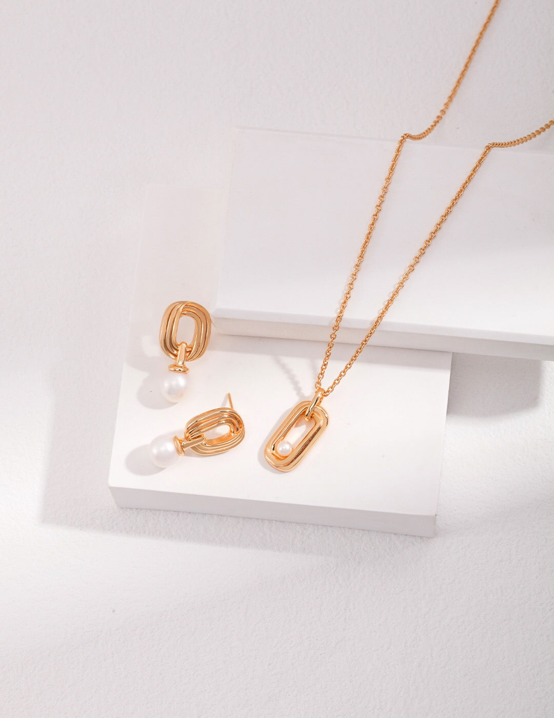 Boucles d'oreilles pendantes en perles d'eau douce Mobius