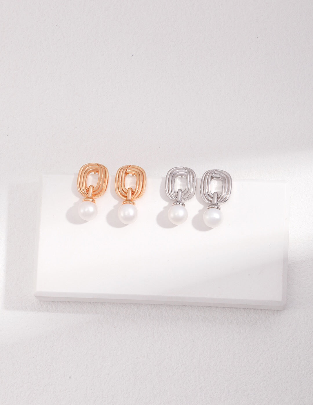 Boucles d'oreilles pendantes en perles d'eau douce Mobius