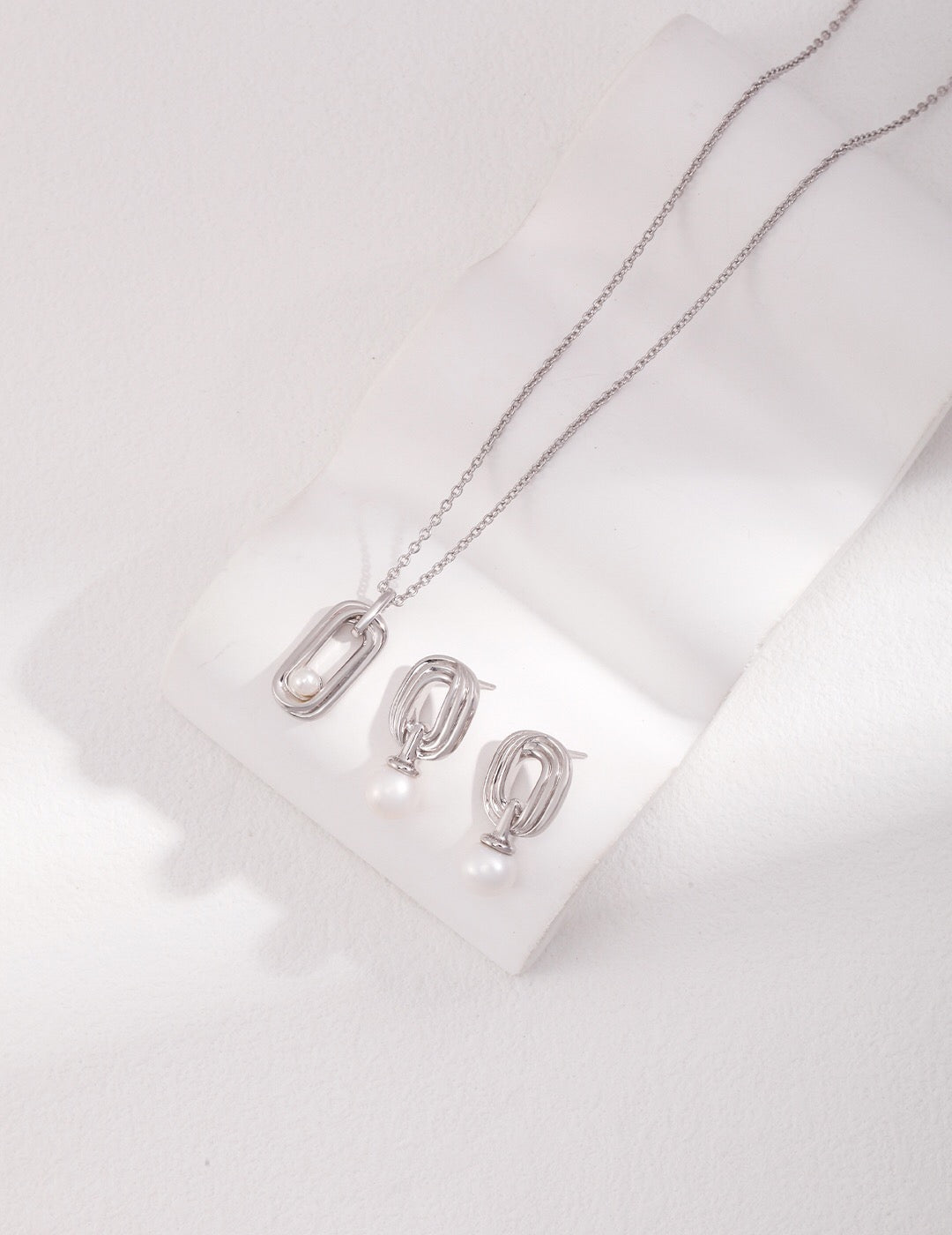 Boucles d'oreilles pendantes en perles d'eau douce Mobius