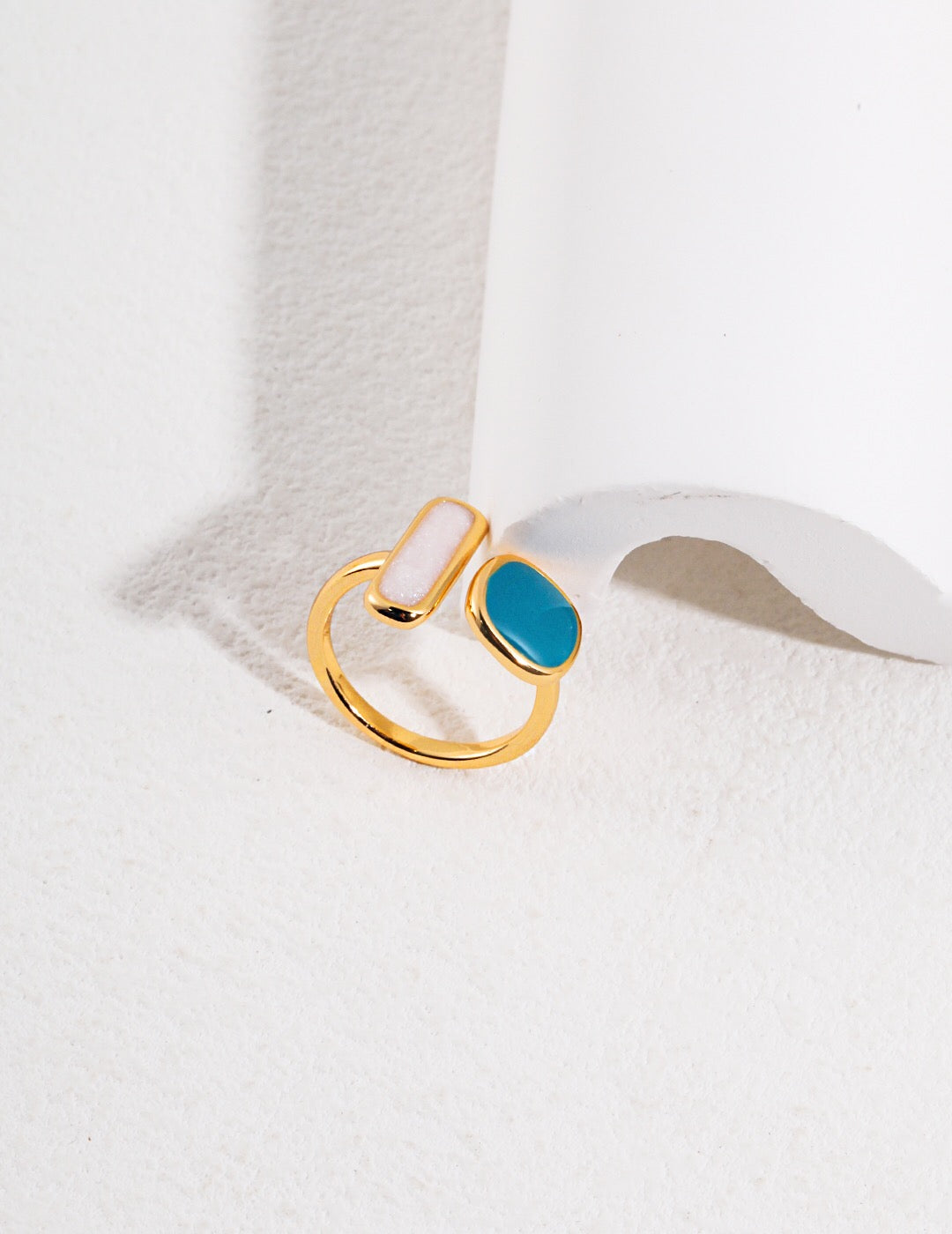Bague ouverte à bande minimaliste avec glaçage goutte à goutte