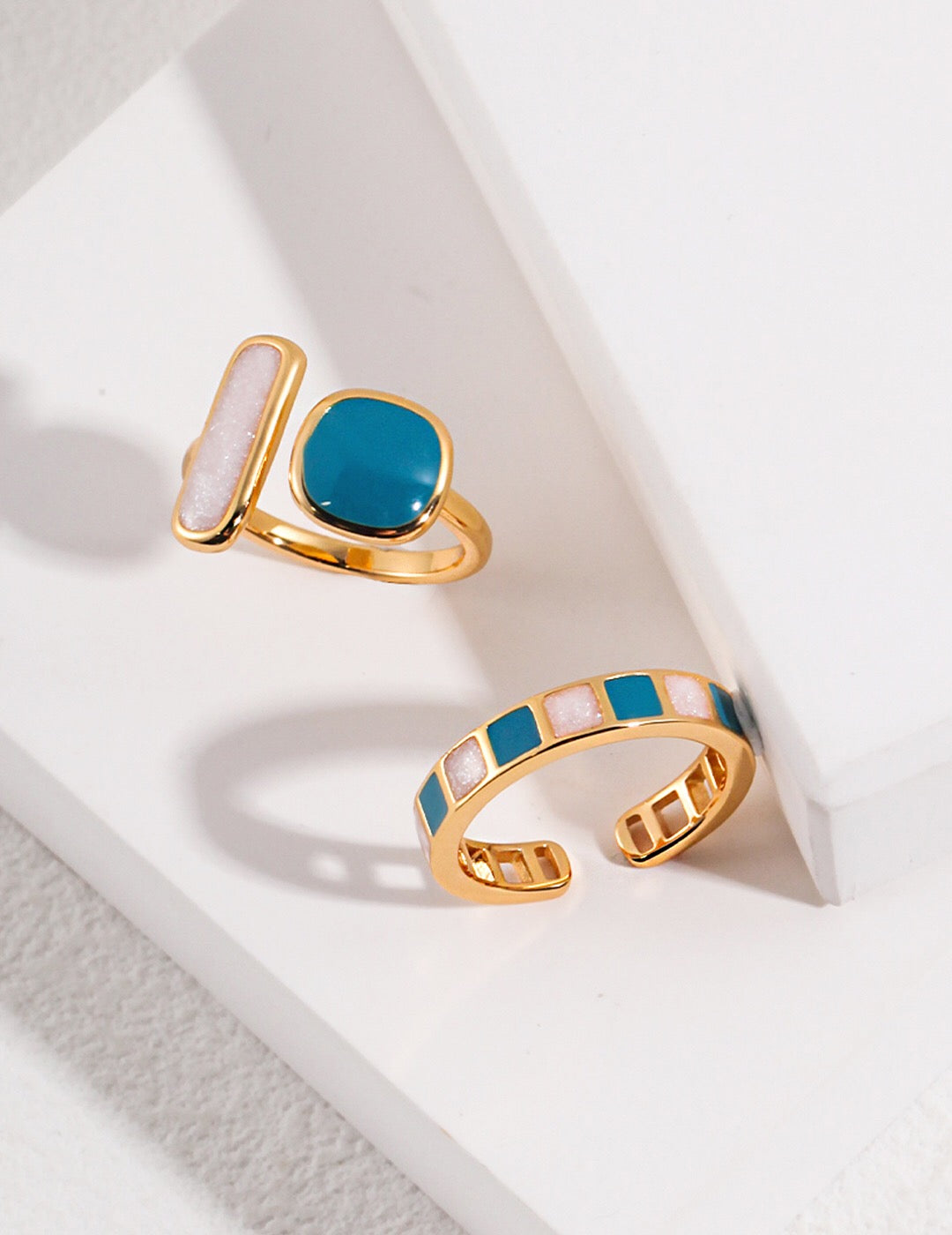 Bague ouverte à bande minimaliste avec glaçage goutte à goutte