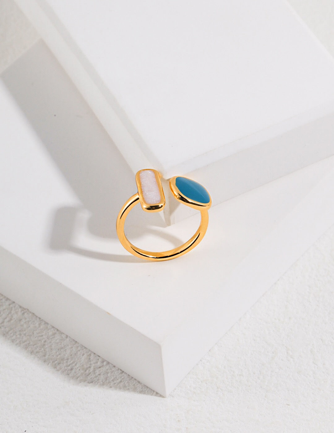 Bague ouverte à bande minimaliste avec glaçage goutte à goutte
