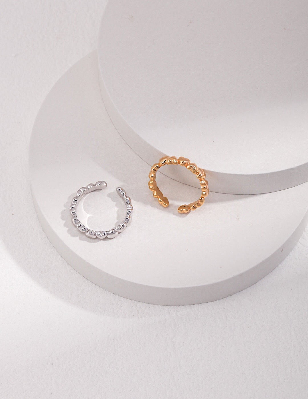 Minimalistischer Ring in Herzform