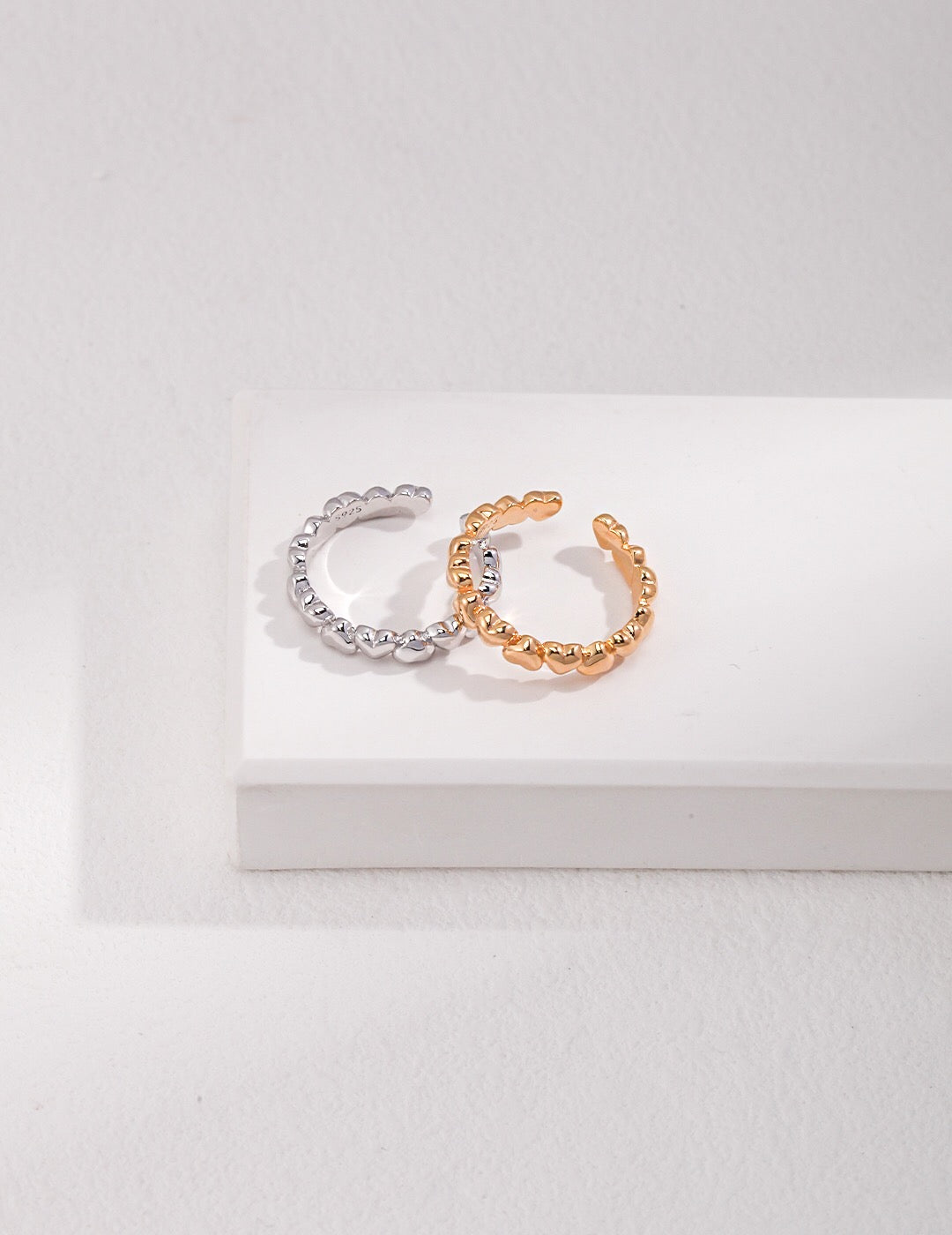 Minimalistischer Ring in Herzform