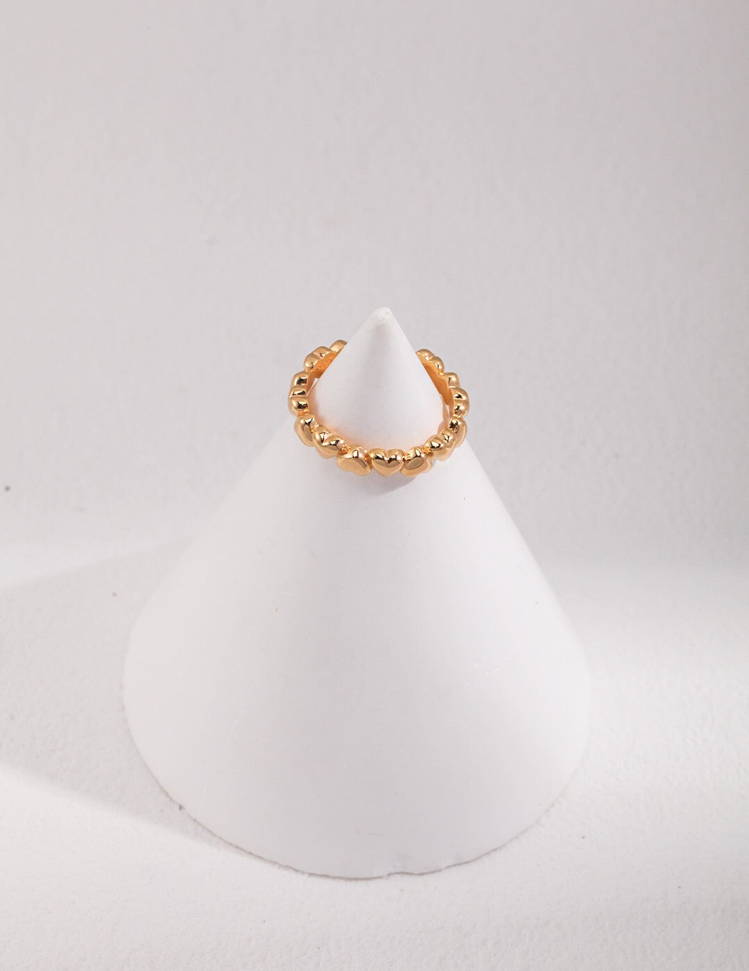 Minimalistischer Ring in Herzform