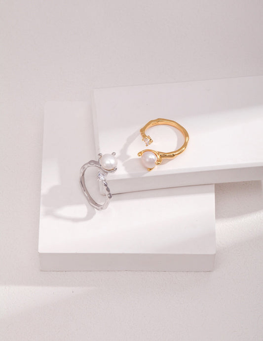 Bague ouverte avec perle d'eau douce et zircon