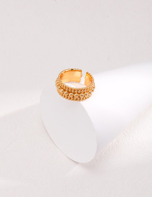Bague délicate avec perles