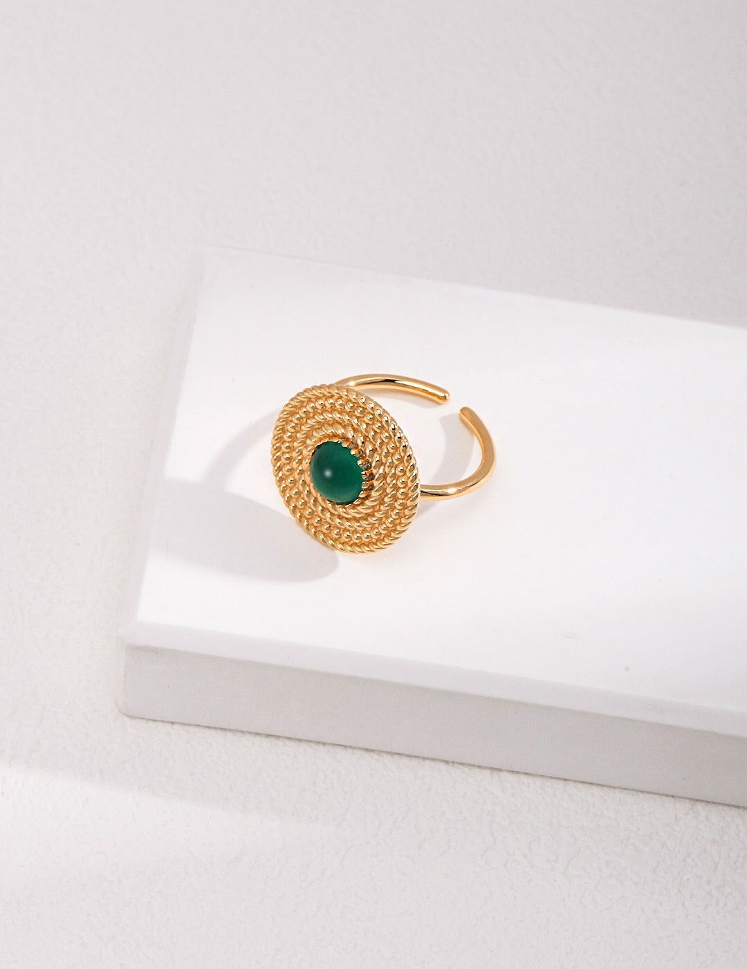 Bague de déclaration en calcédoine verte