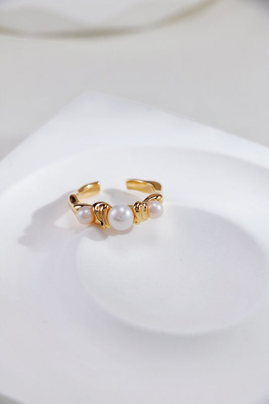 Verstellbarer Ring mit drei Perlen