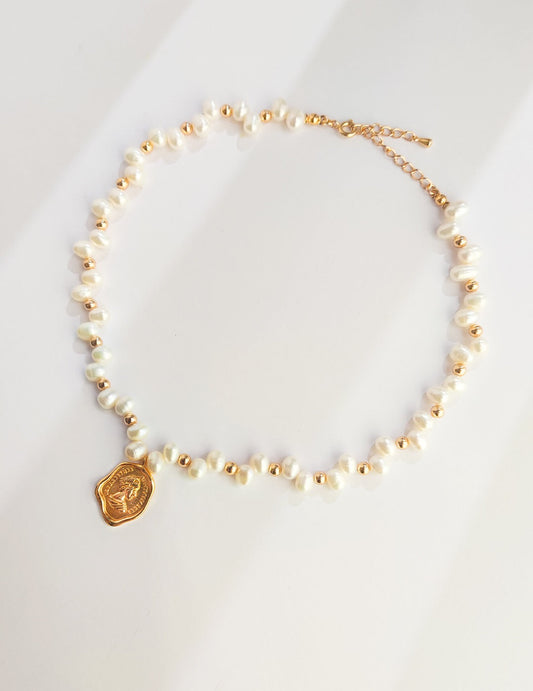 Wax Seal Queen Pearl Necklace