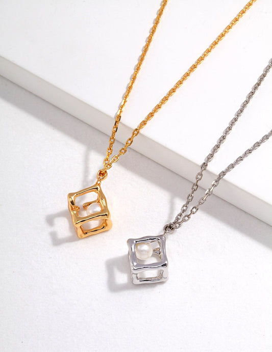 Collier pendentif cube géométrique creux