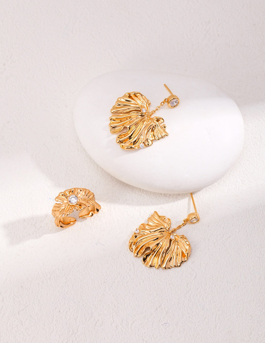 Stylish Leaf Style Zircon Earrings