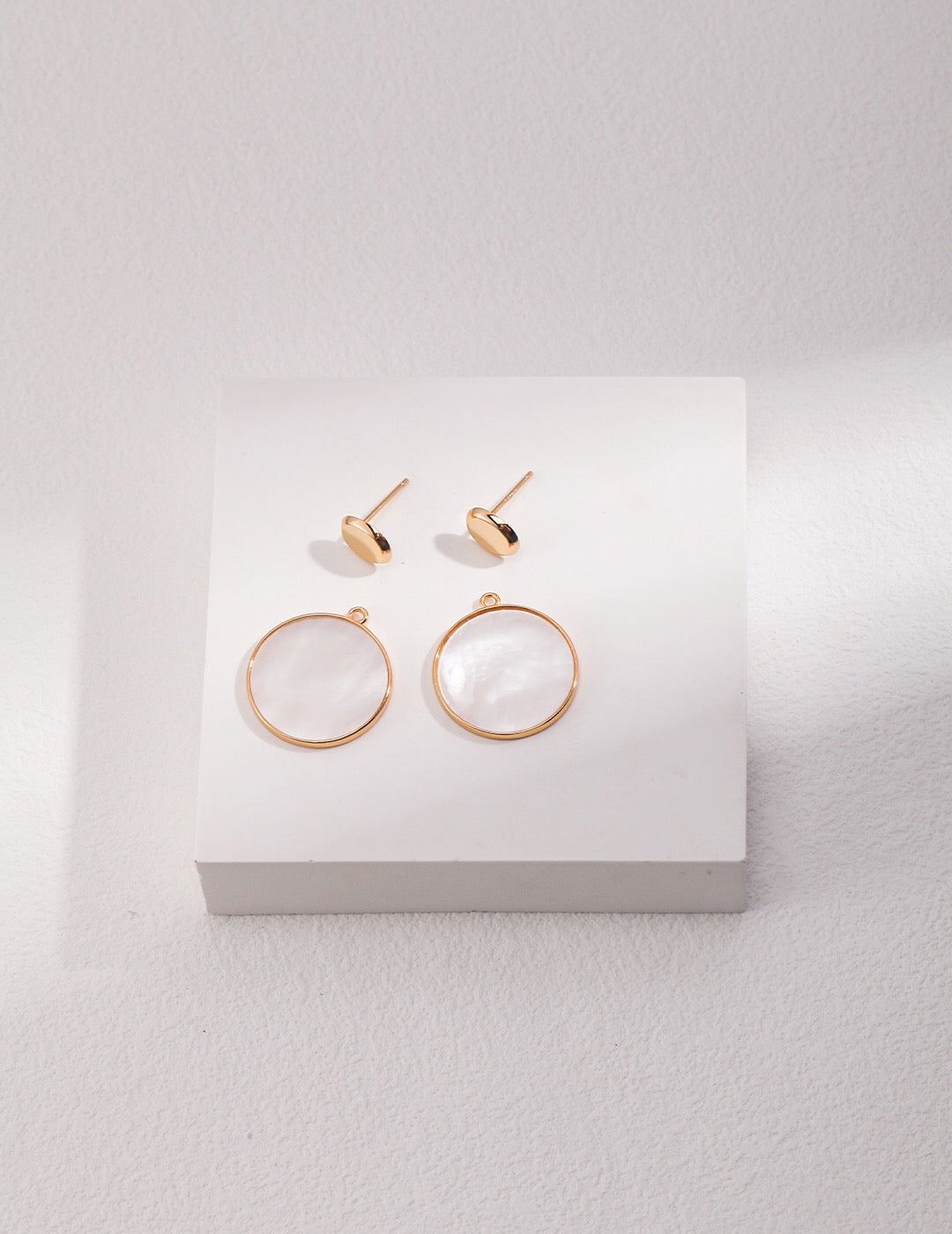 Boucles d'oreilles minimalistes en forme de cercle en nacre amovible