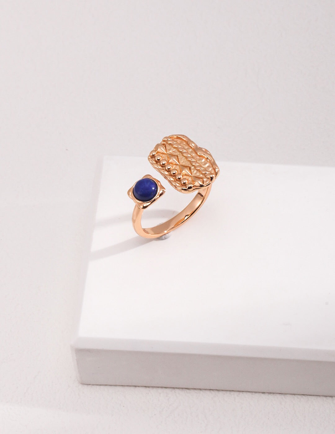 Bague ouverte en lapis-lazuli de style vintage