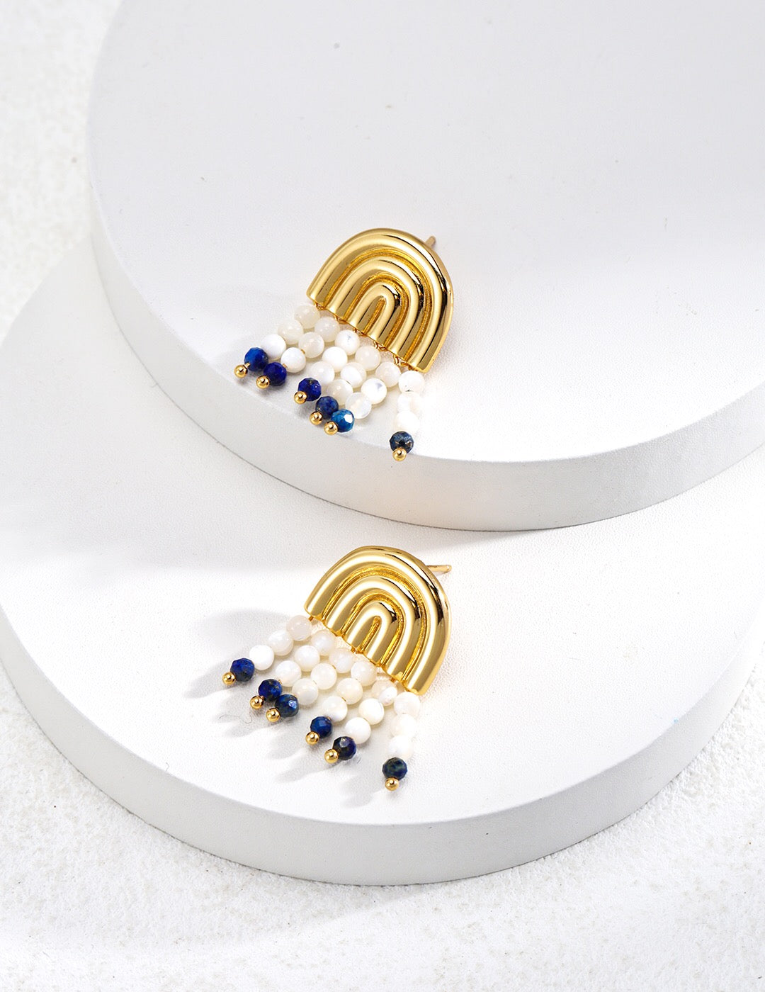 Boucles d'oreilles en nacre et lapis-lazuli