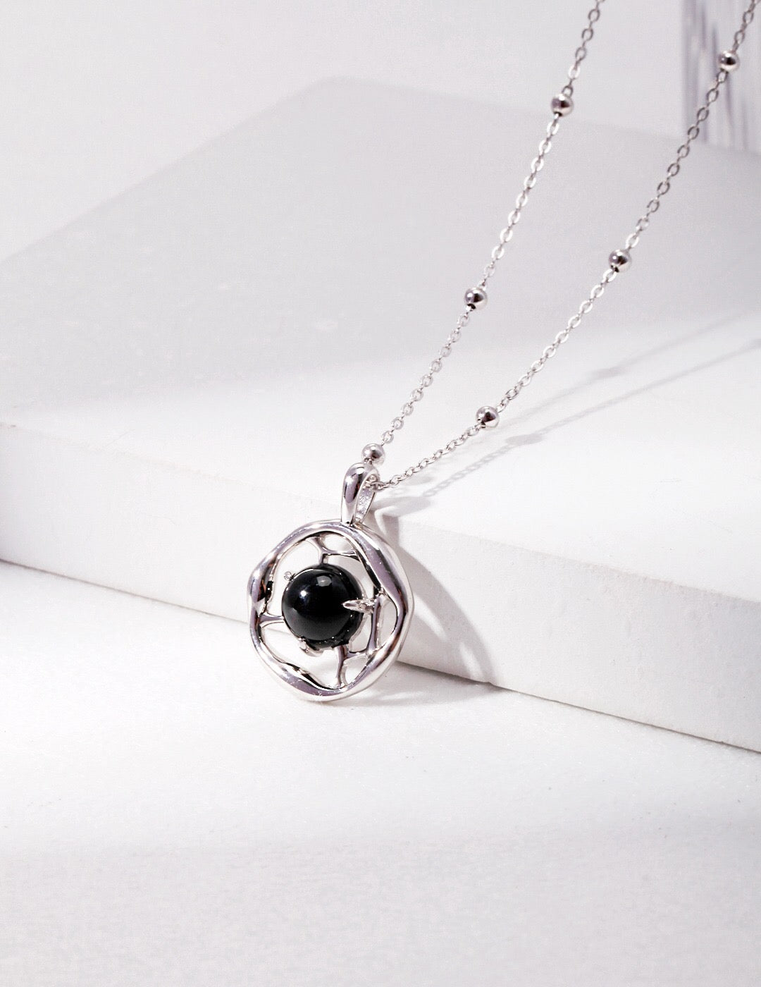 Collier avec pendentif en onyx noir