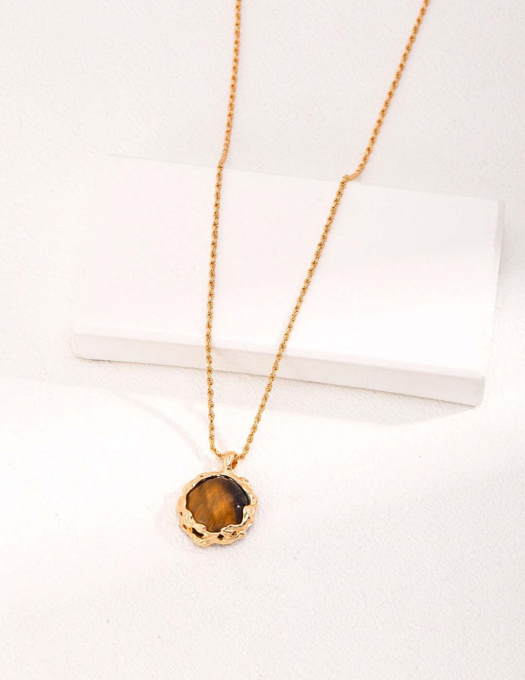 Round Charm Tiger Eye Stone Pendant Necklace