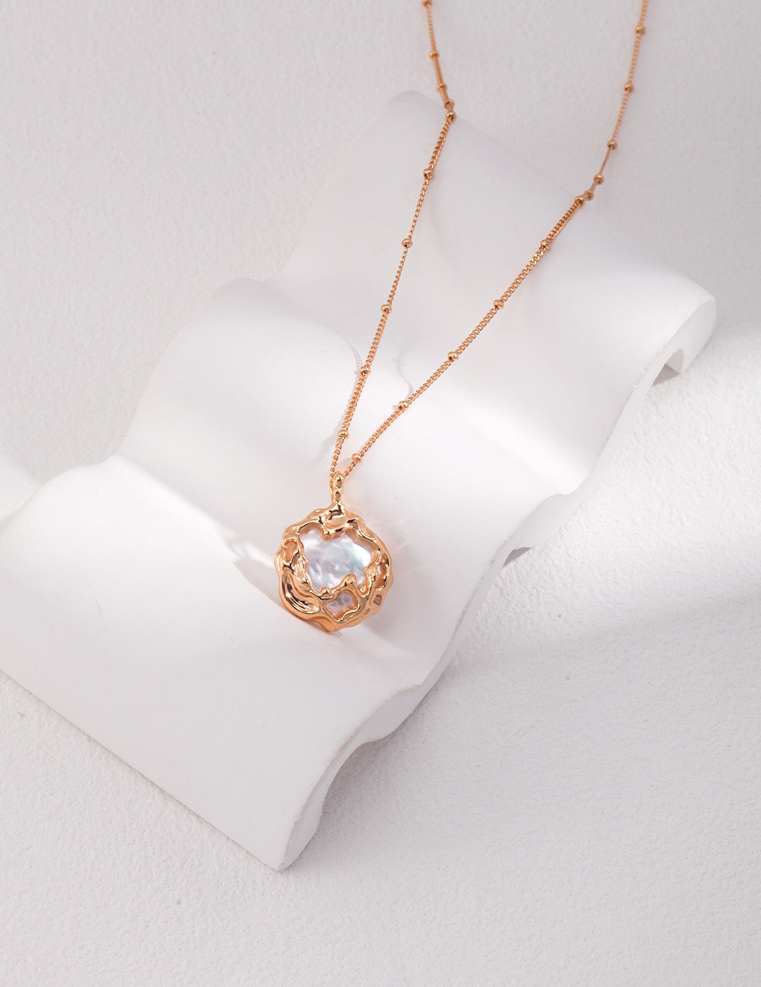 Classic Dainty Round Pearl Pendant Necklace