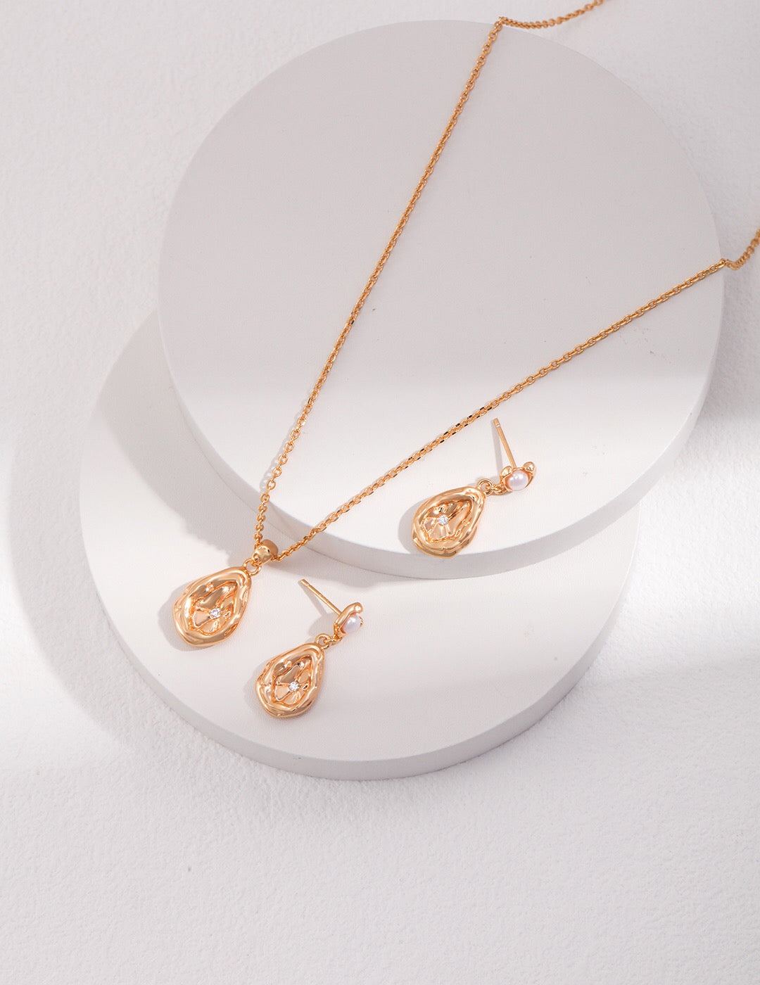 Dainty Droplet Zircon Pendant Necklace