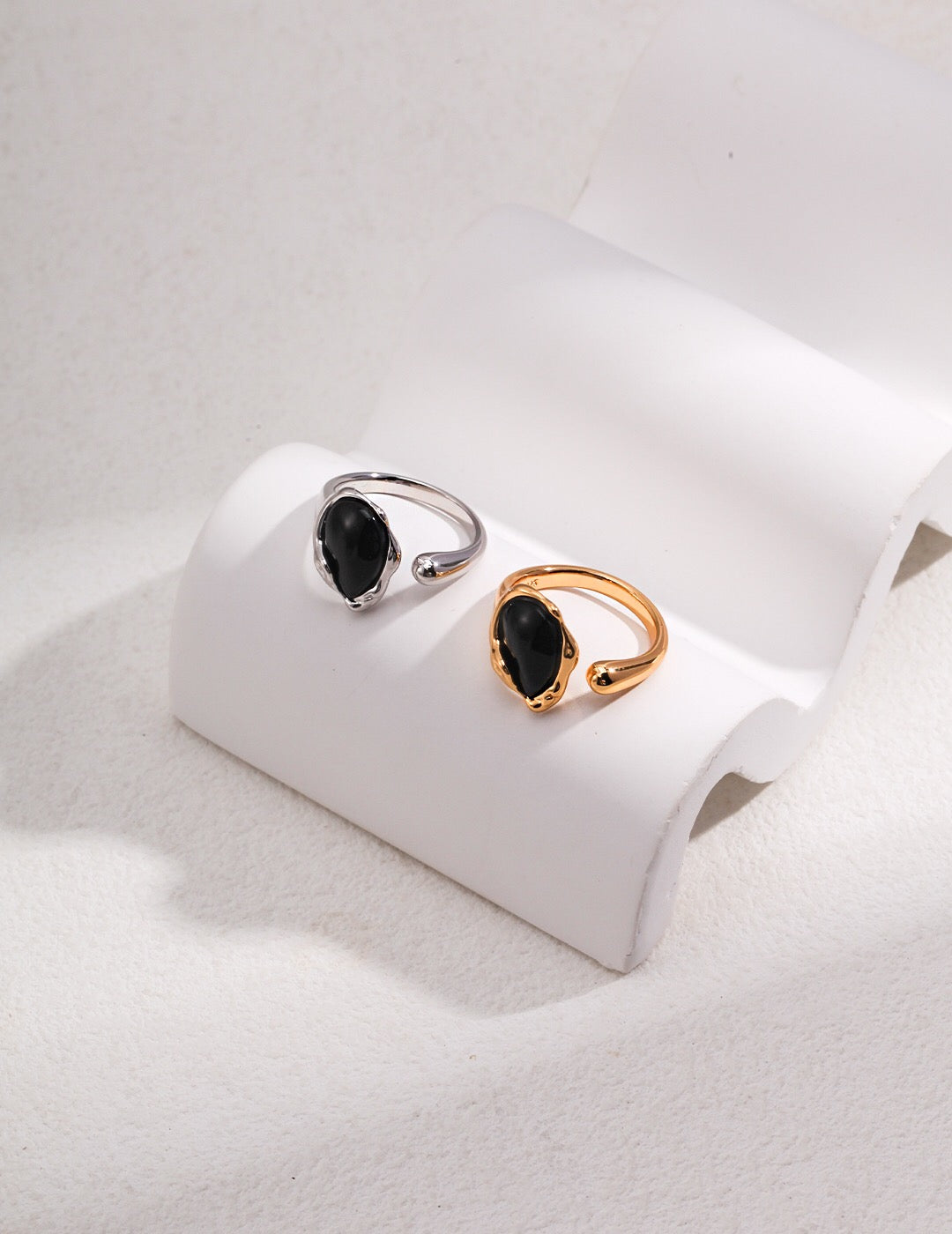 Bague ouverte en agate noire